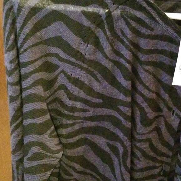 Zebra patterned sweater, size large - Picture 2 of 2